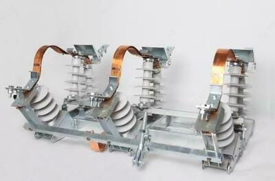 Разъединитель линейный РЛКВ-1б-10 IV/400 УХЛ1 с КМЧ (вертикальной установки)