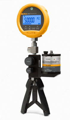 Fluke 700G04 — прецизионный калибратор манометров