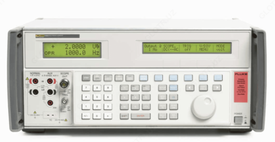 Fluke 5502E — многоцелевой калибратор