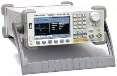 AWG-4122 — генератор сигналов специальной формы